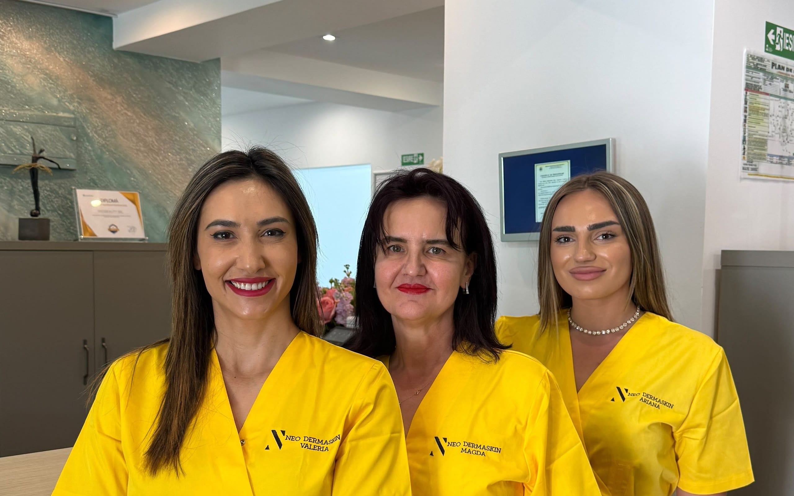Echipa NeoDermaskin la recepția clinicii