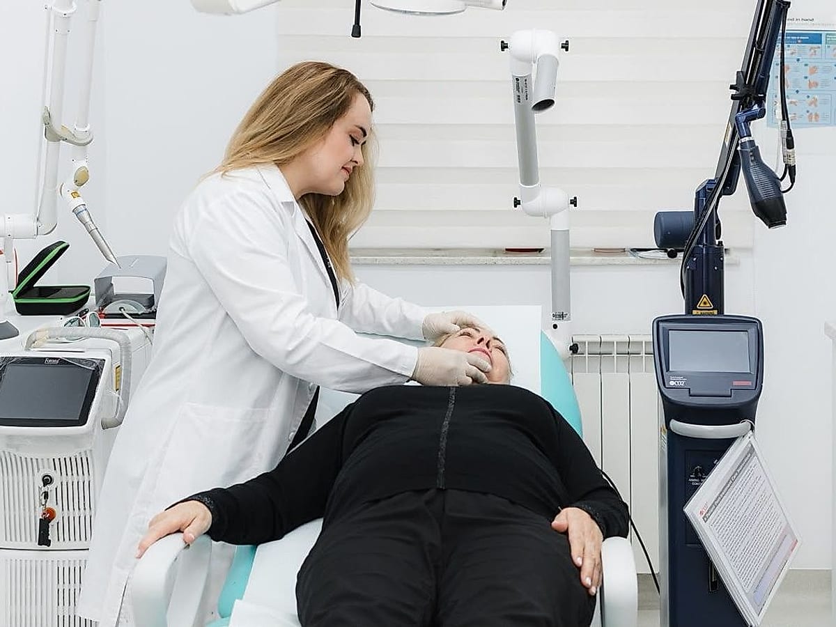 Tratament laser în cabinetul NeoDermaskin